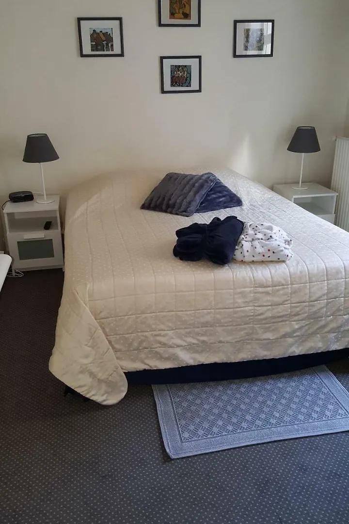 ברוז' Guest House Adonis